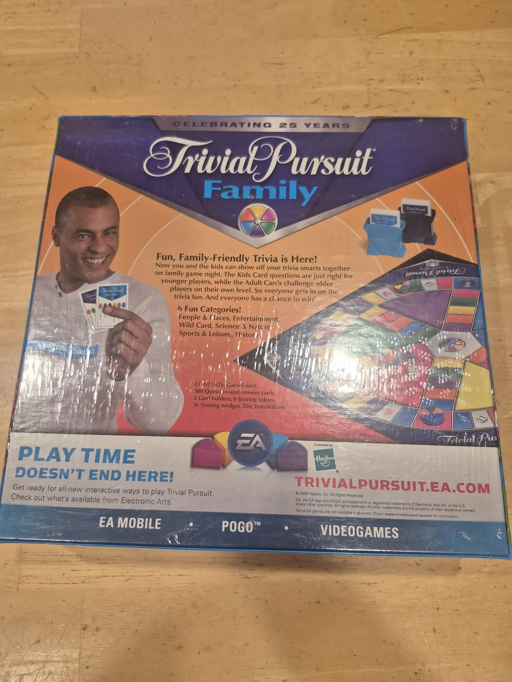 Trivial Pursuit Family Board Game - Parker Brothers - Blue
